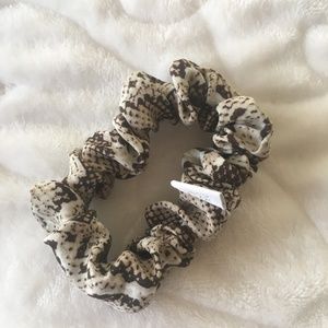 Dew Edit Queen Cobra Scrunchie by Kaitlyn Bristowe